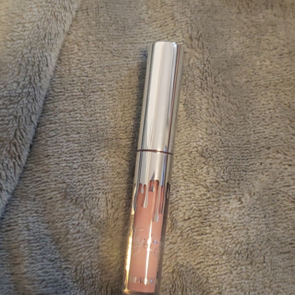 Makeup - Picture 3 of 4